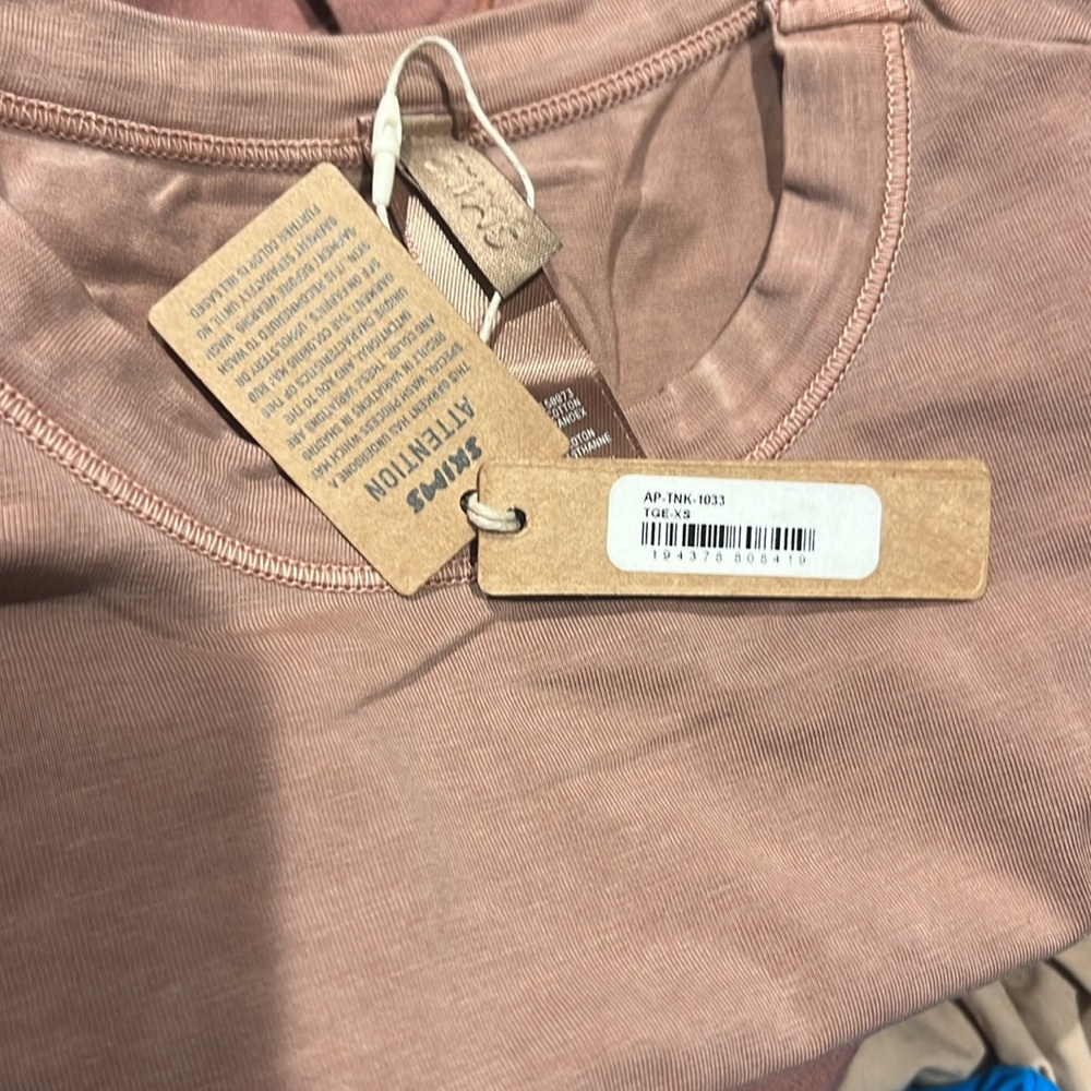 Skims Outdoor Crew Neck Tank - Picture 10 of 10